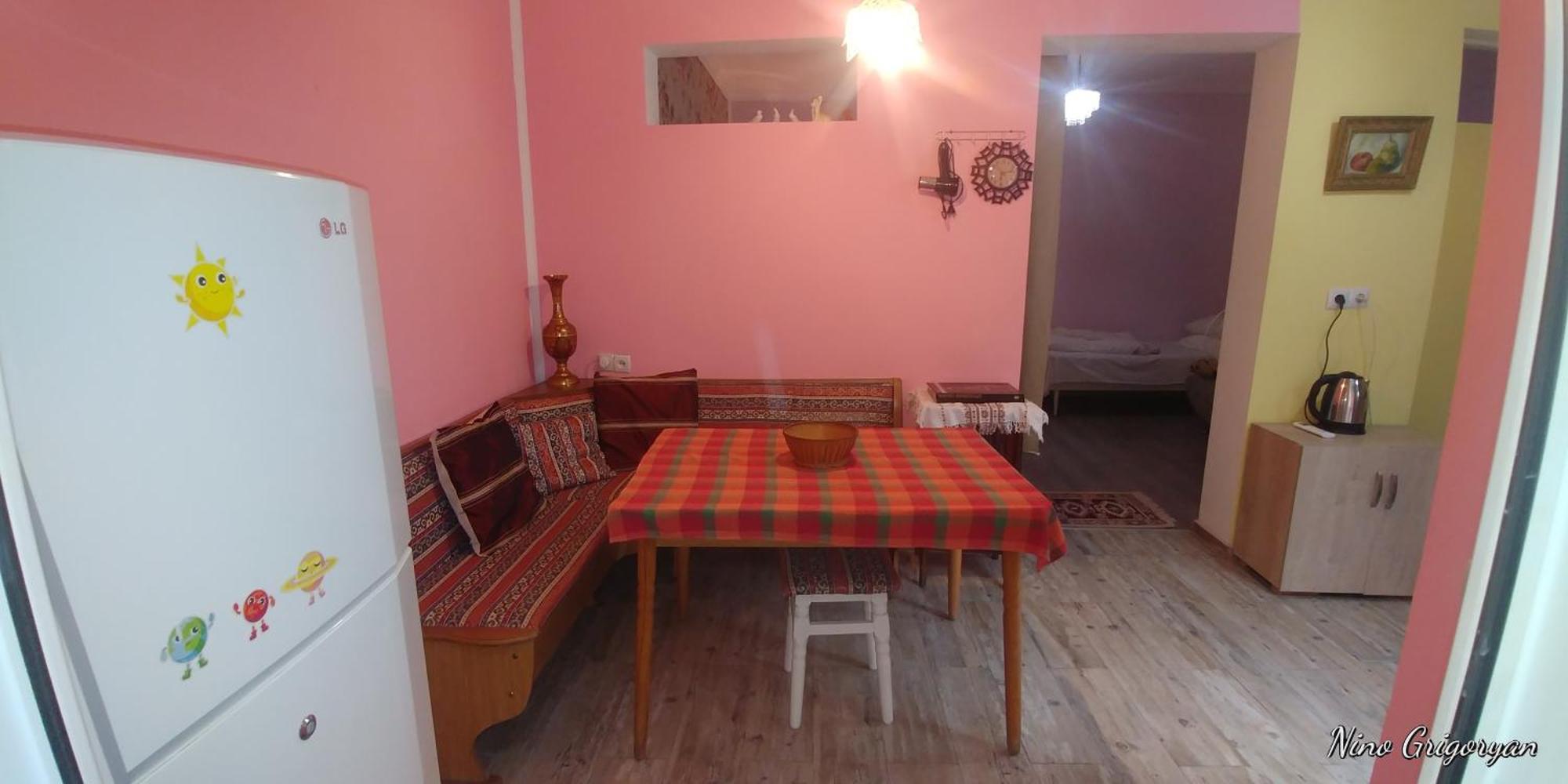 Guest House Nise Tbilisi Eksteriør billede