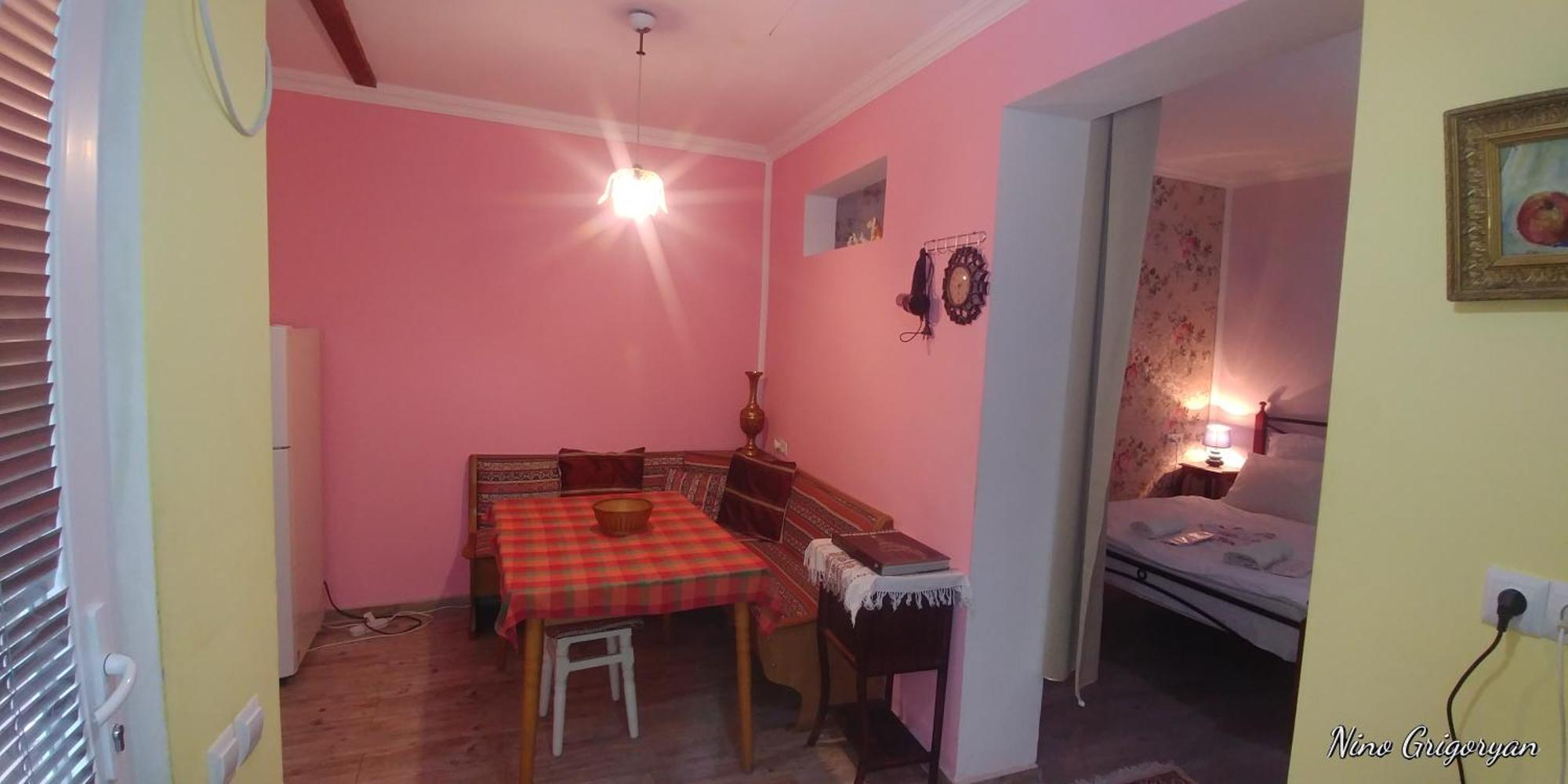 Guest House Nise Tbilisi Eksteriør billede