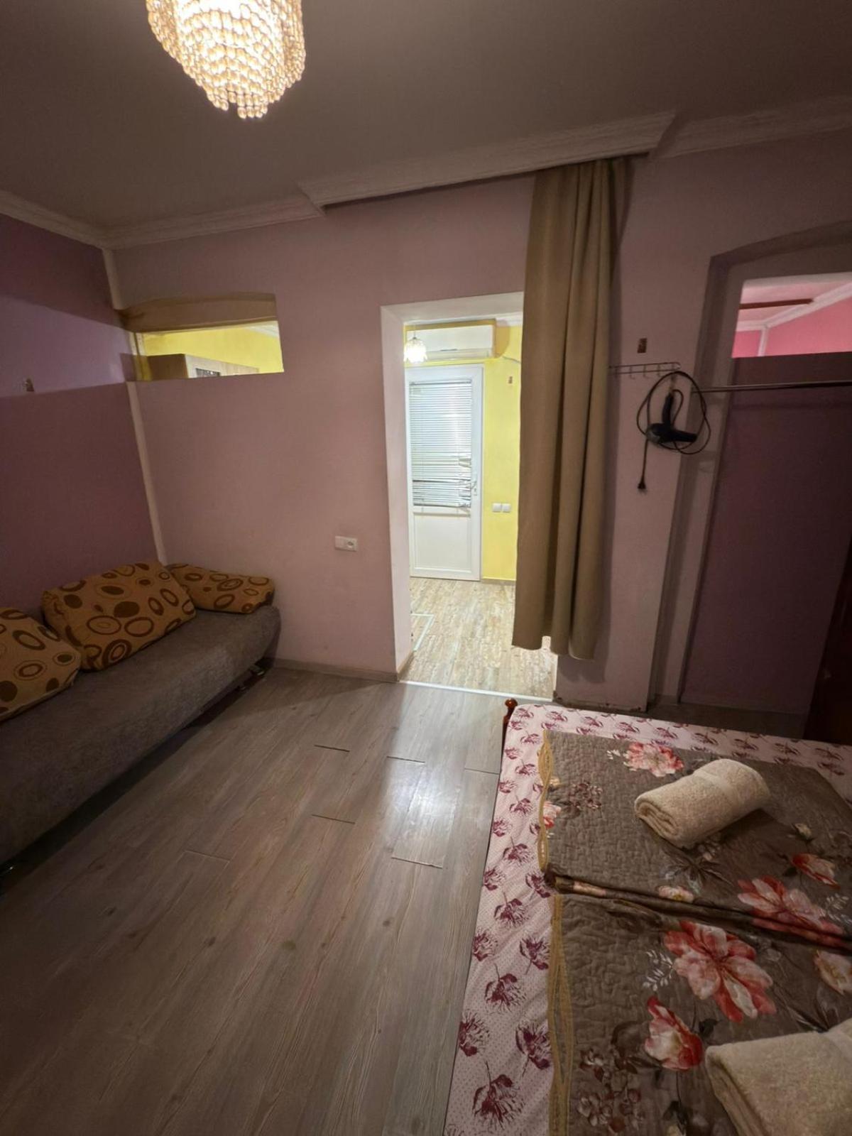 Guest House Nise Tbilisi Eksteriør billede